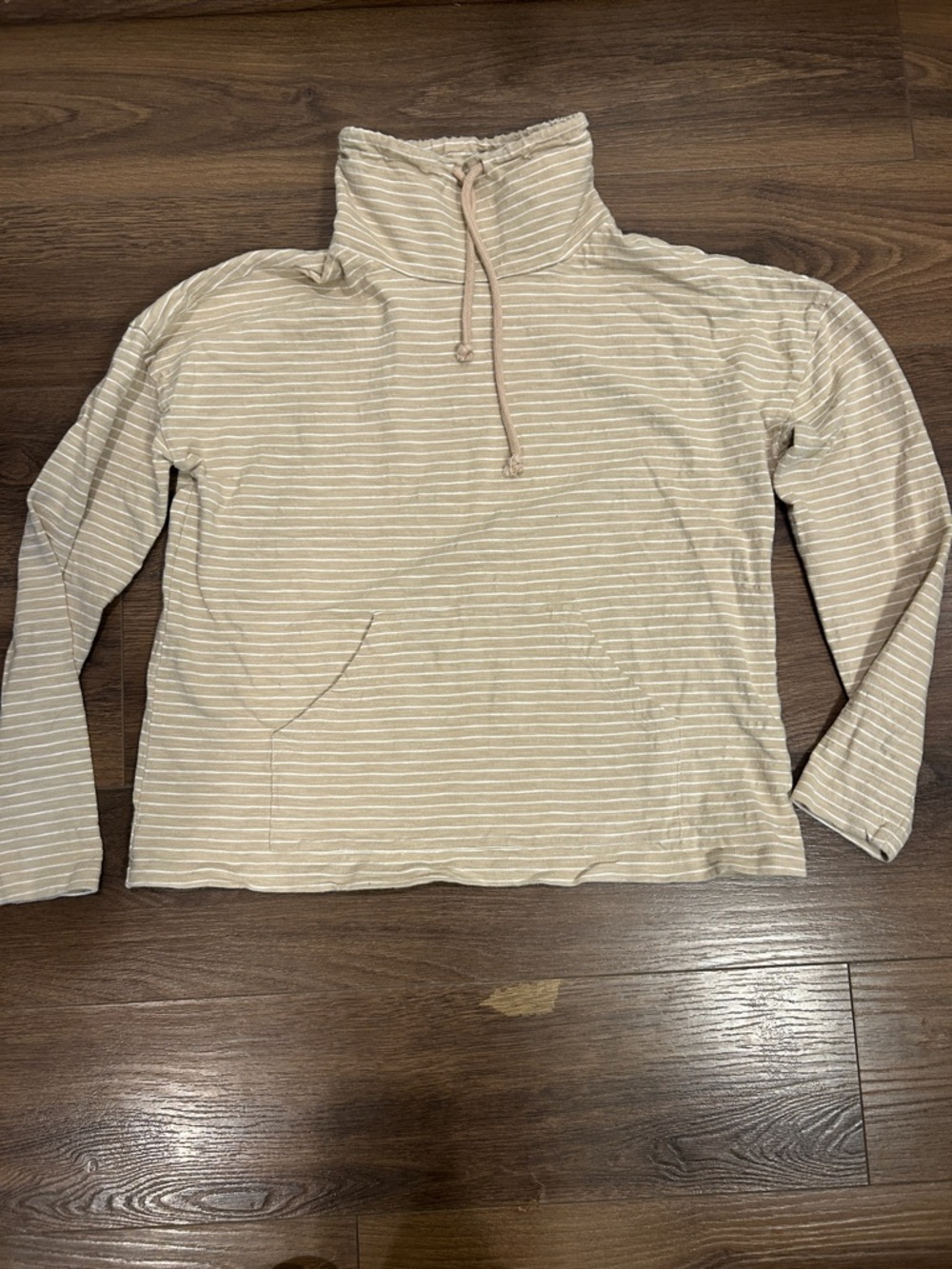 Carve Designs Bodie Funnel neck light sweatshirt size Medium sand white stripes